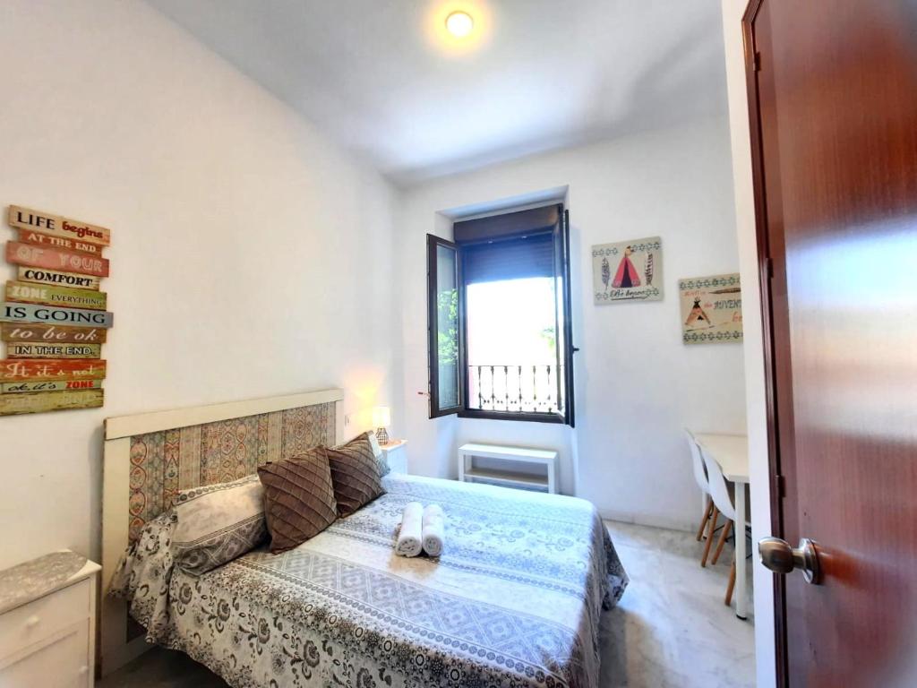 A bed or beds in a room at Budget and lovely rooms Las Setas