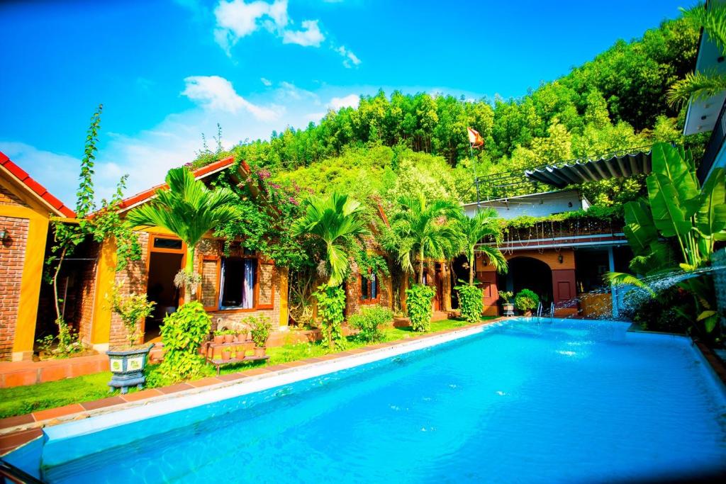 Bazén v ubytování Hillside View Bungalow Homestay nebo v jeho okolí