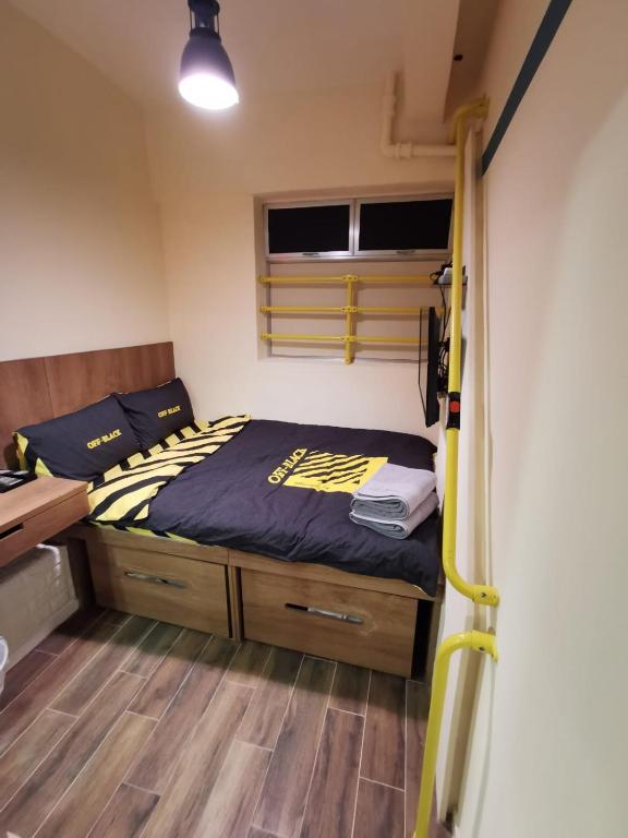 Postel nebo postele na pokoji v ubytování 香港九巴旅馆 KMB-Guesthouse