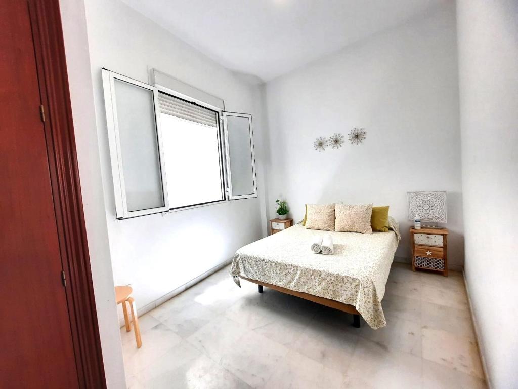 A bed or beds in a room at Budget and lovely rooms Las Setas