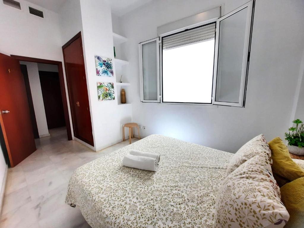 A bed or beds in a room at Budget and lovely rooms Las Setas