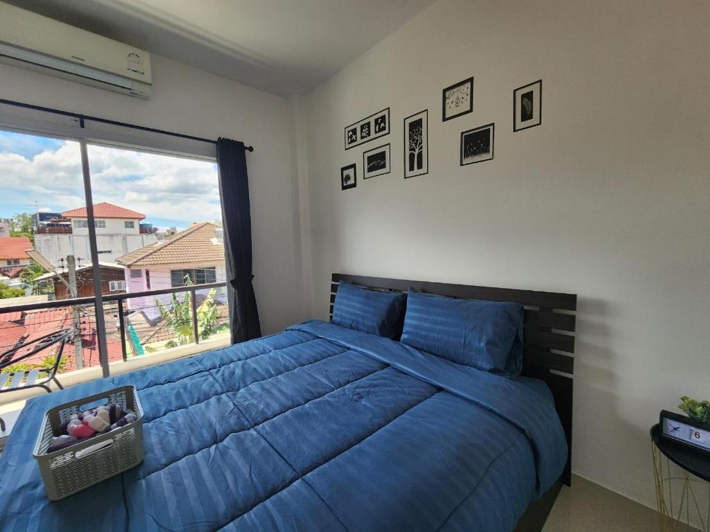 Postel nebo postele na pokoji v ubytování Boxsoon Nimman 6 # 3beds 4bahts
