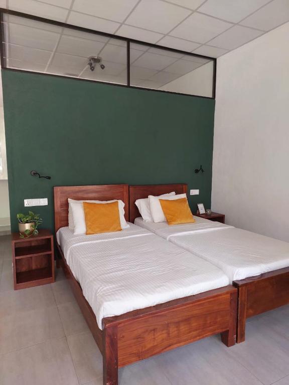Postel nebo postele na pokoji v ubytování Weligama Ocean Breeze