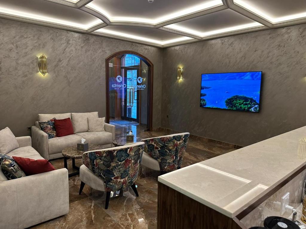 TV a/nebo společenská místnost v ubytování Orienta Hotel Gyumri
