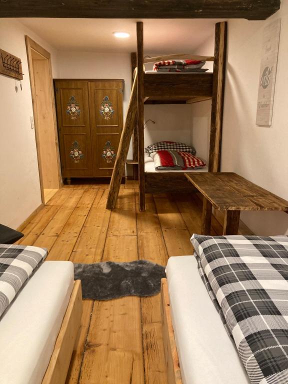 A bed or beds in a room at Bandltroga