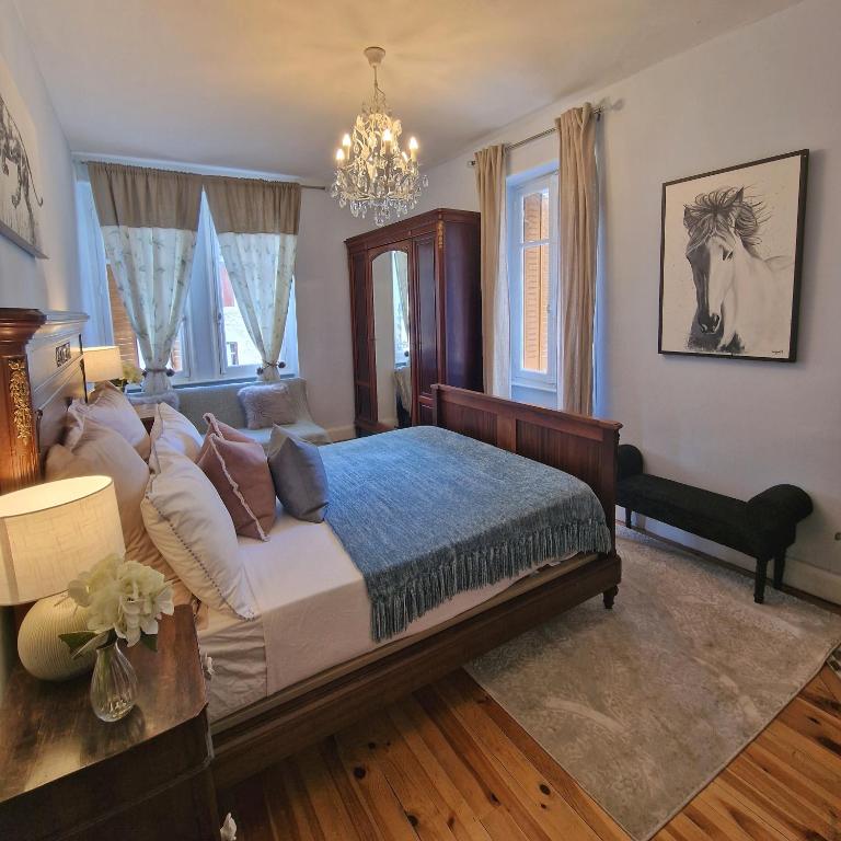 Una cama o camas en una habitación de L'Ancien Poste