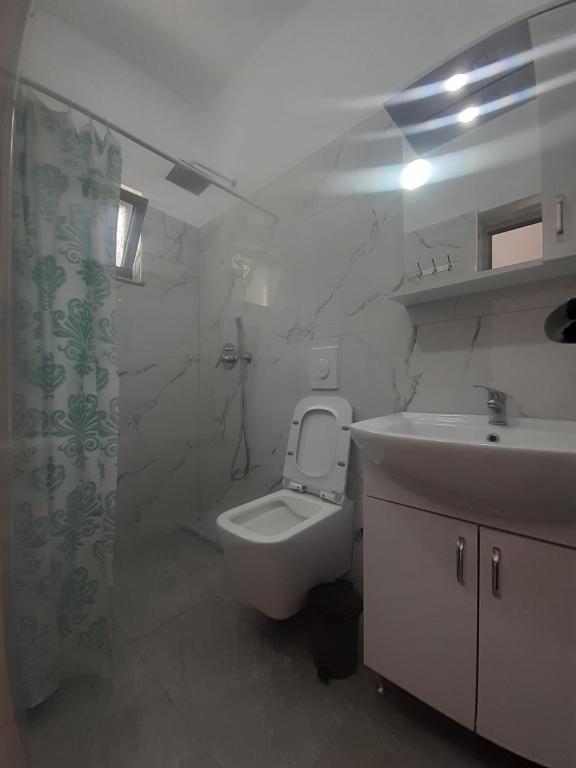 Amantius room - Image 6