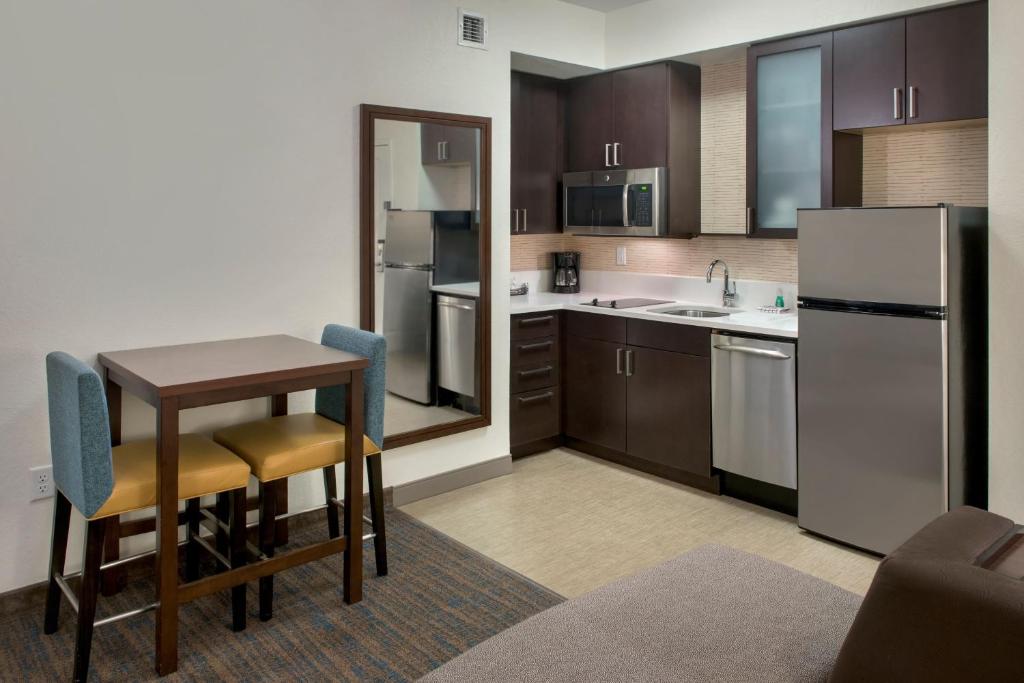 Residence Inn by Marriott New York Long Island East End - Estudio Con Cama Grande