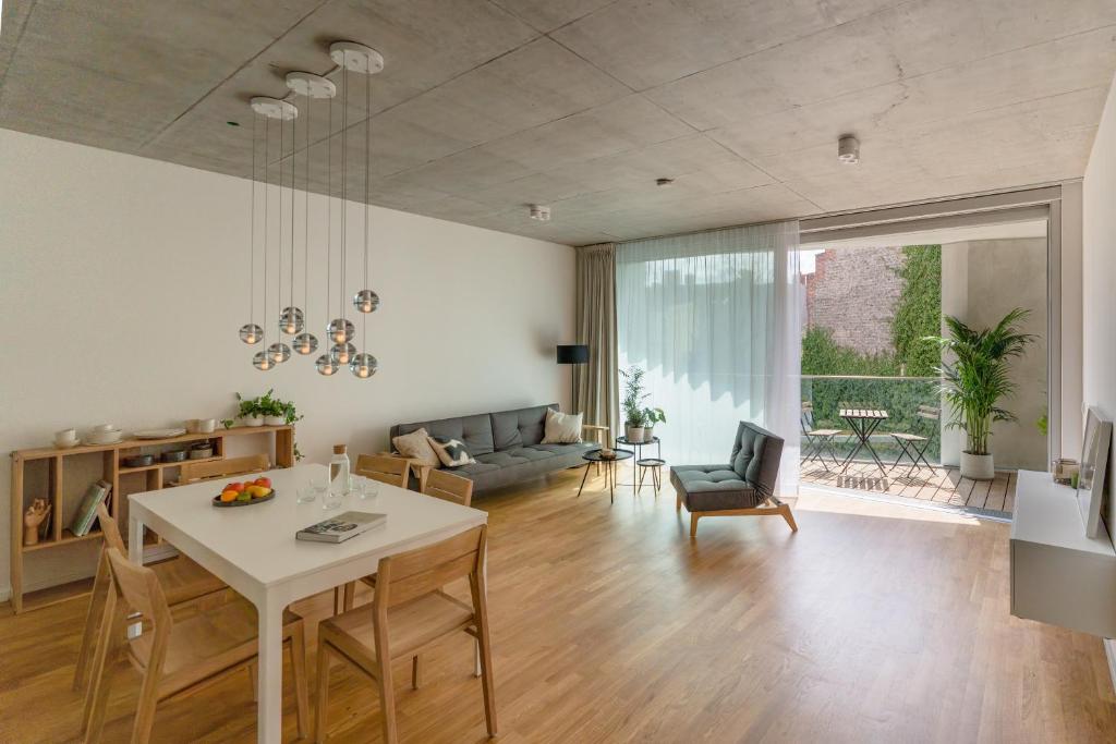 Carlotta Apartments photo