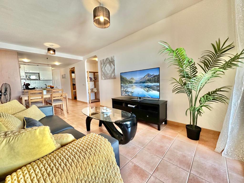Black Rock Apartment - Two-Bedroom Apartment
