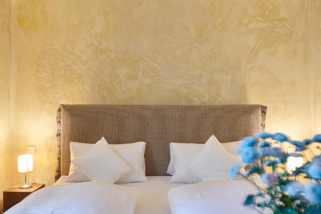 Postel nebo postele na pokoji v ubytování Hotel Der Grischäfer