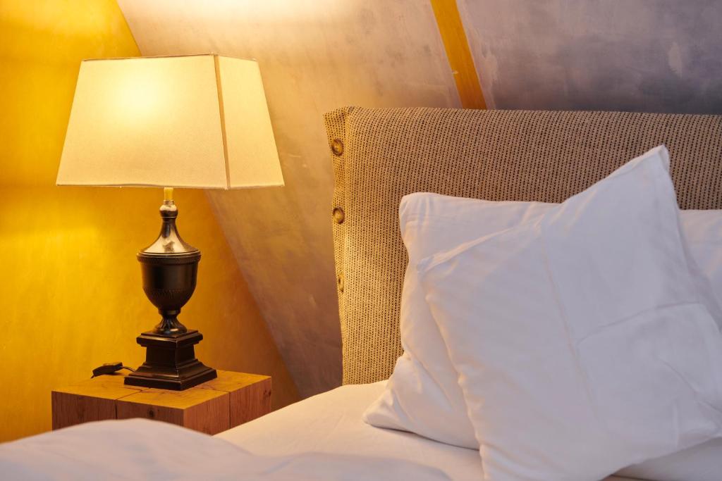 Postel nebo postele na pokoji v ubytování Hotel Der Grischäfer