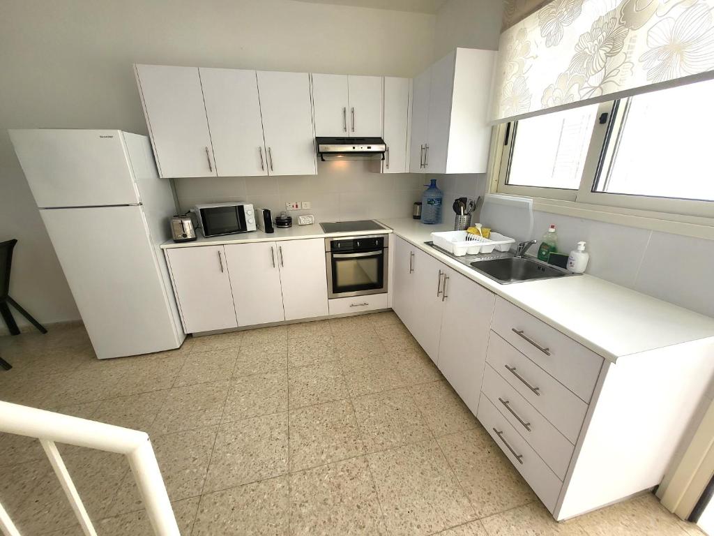 Kuchyň nebo kuchyňský kout v ubytování Mattis Seafront Beachhouse