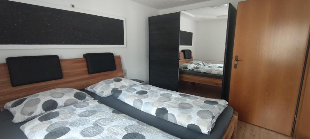 Postel nebo postele na pokoji v ubytování Ferienwohnung Istrefi