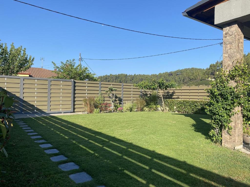 Zahrada ubytování Villa ELi - Luxury Nature Getaway - Strategically located for Beach Exploration - Onsite Power for Electric Vehicle