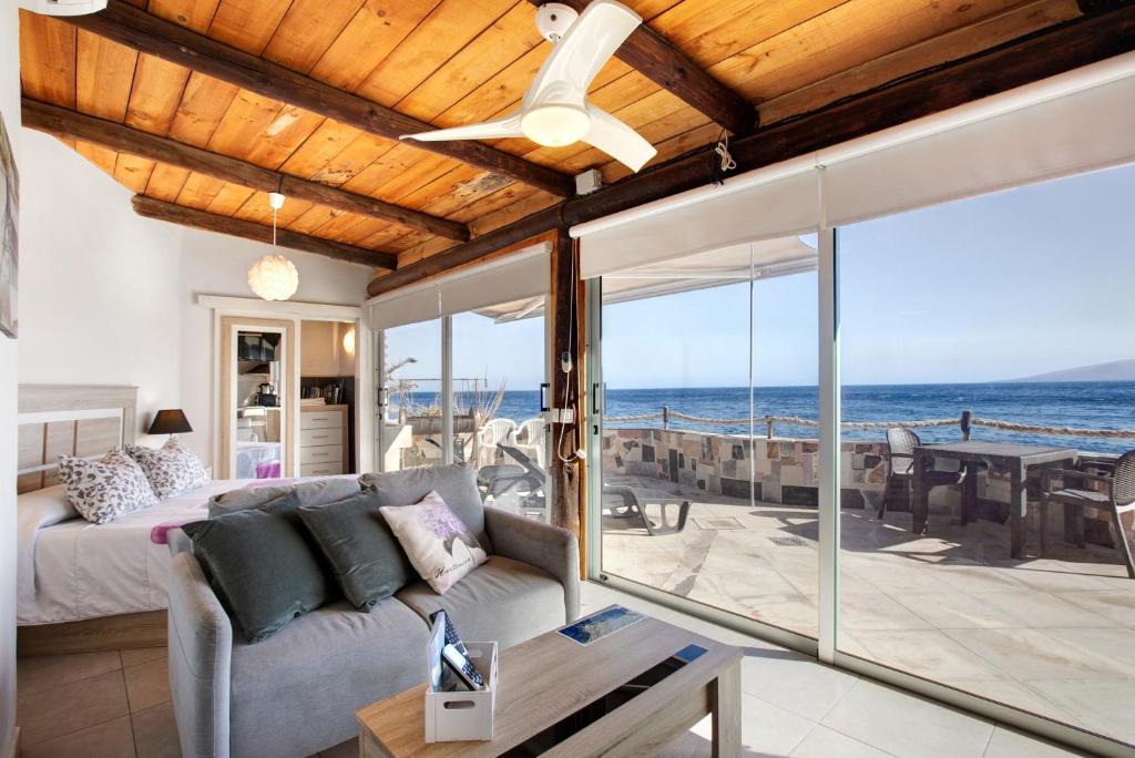a living room with a couch and a view of the ocean at La Terraza del Mar in Bocacangrejo