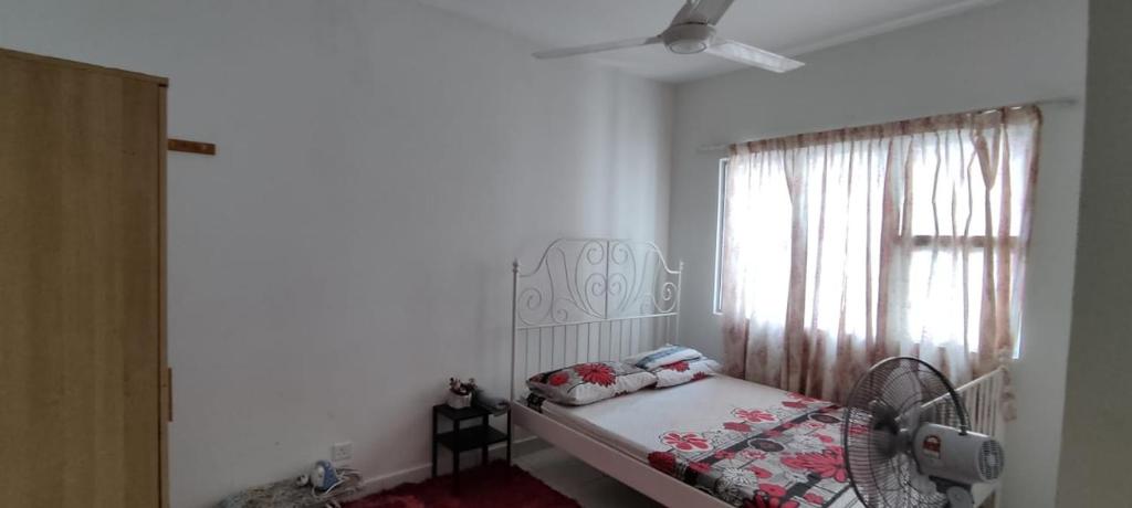 Postel nebo postele na pokoji v ubytování Al Fateh Homestay Apartment in Putrajaya