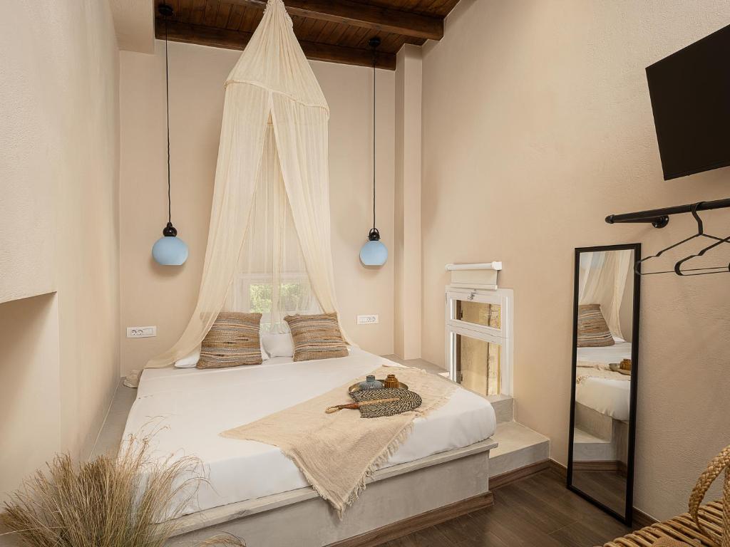 Artemide city places _Leon tiny suite