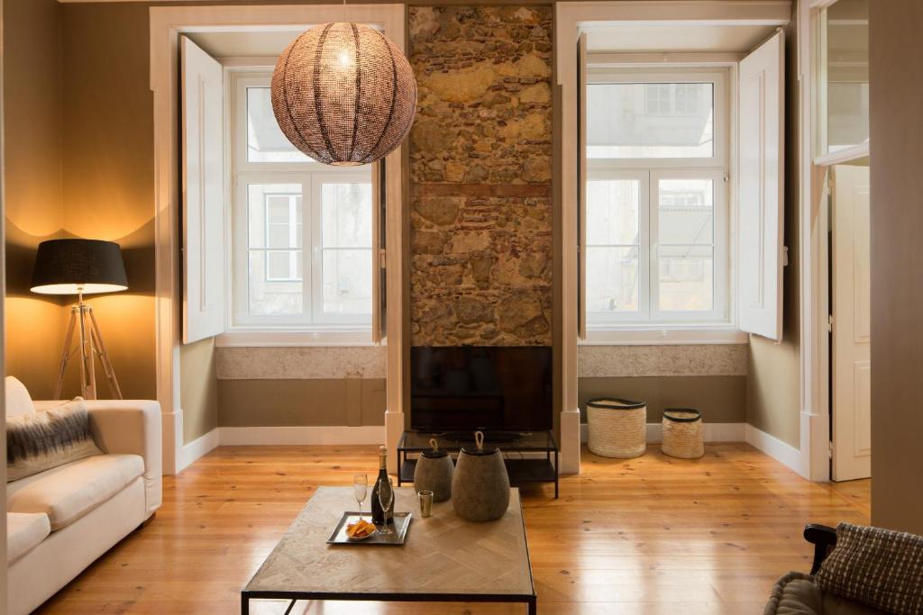 Stylish City Centre Apartment in Cais do Sodré, Lisbon, Near Nightlife & Metro, 1B - TTL281
