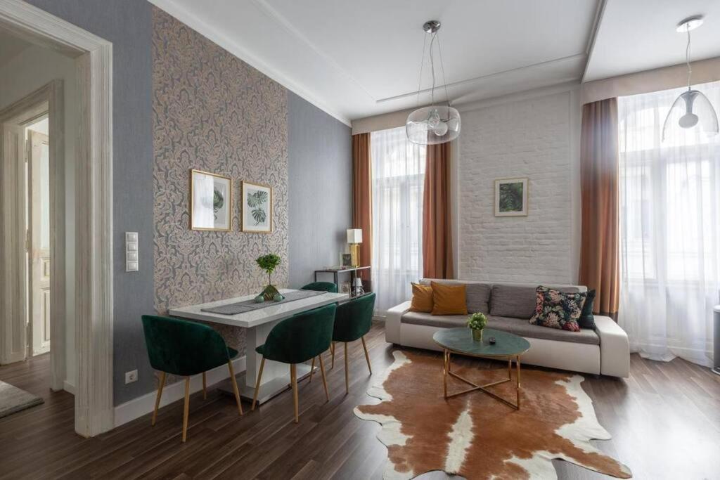 Prostor za sedenje u objektu Chic, Captivating Space Near Opera House