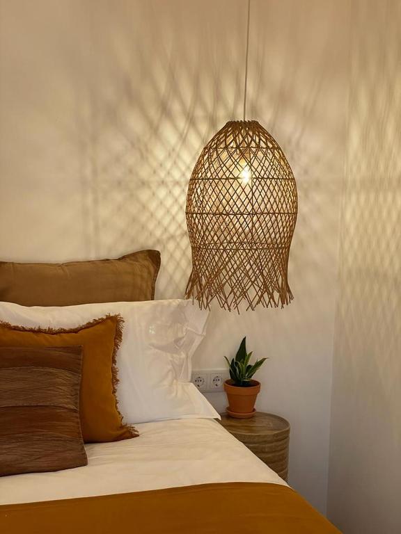 Postel nebo postele na pokoji v ubytování stressfree charm house