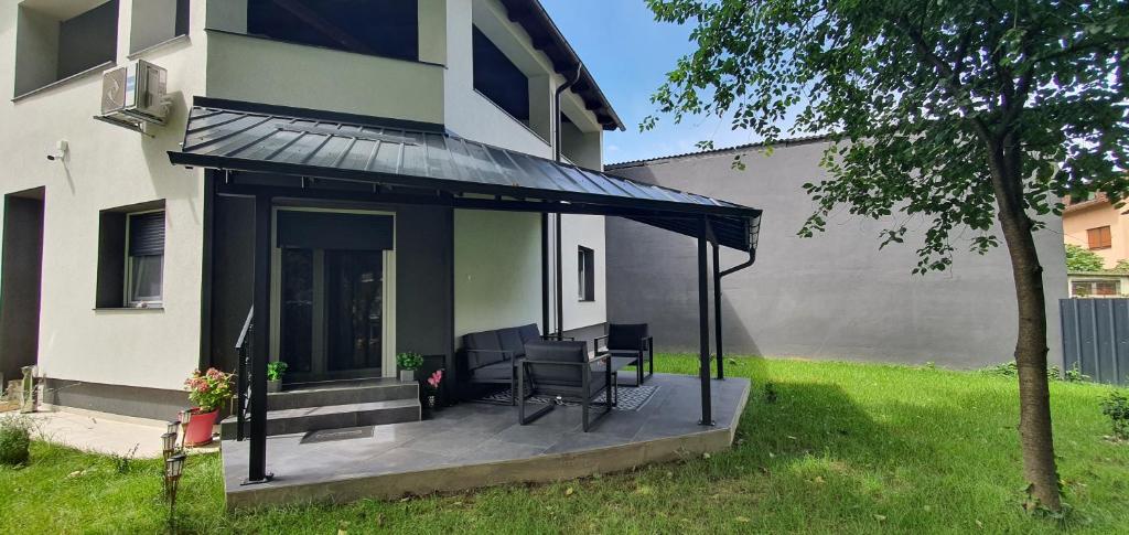 Blue Diamond **** - 17