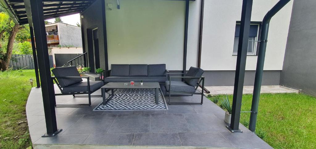 Blue Diamond **** - 18