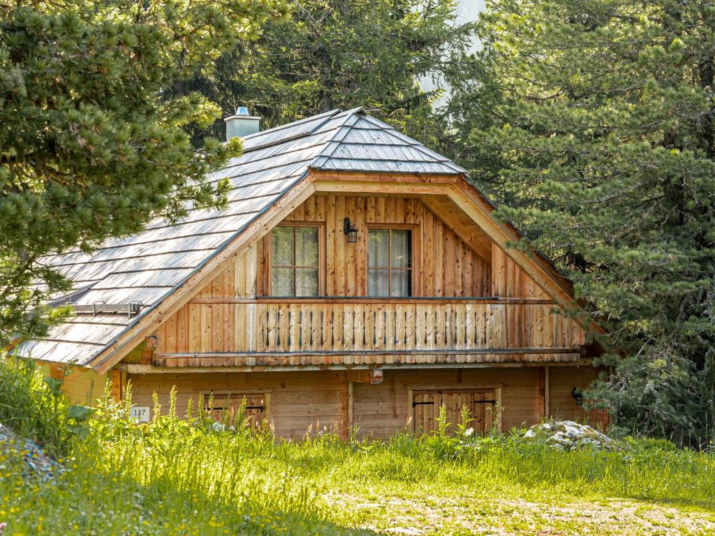 a wooden cabin with a gambrel roof at Alpin-Hütten auf der Turracherhöhe Haus Murmeltier by S4Y in Turracher Hohe