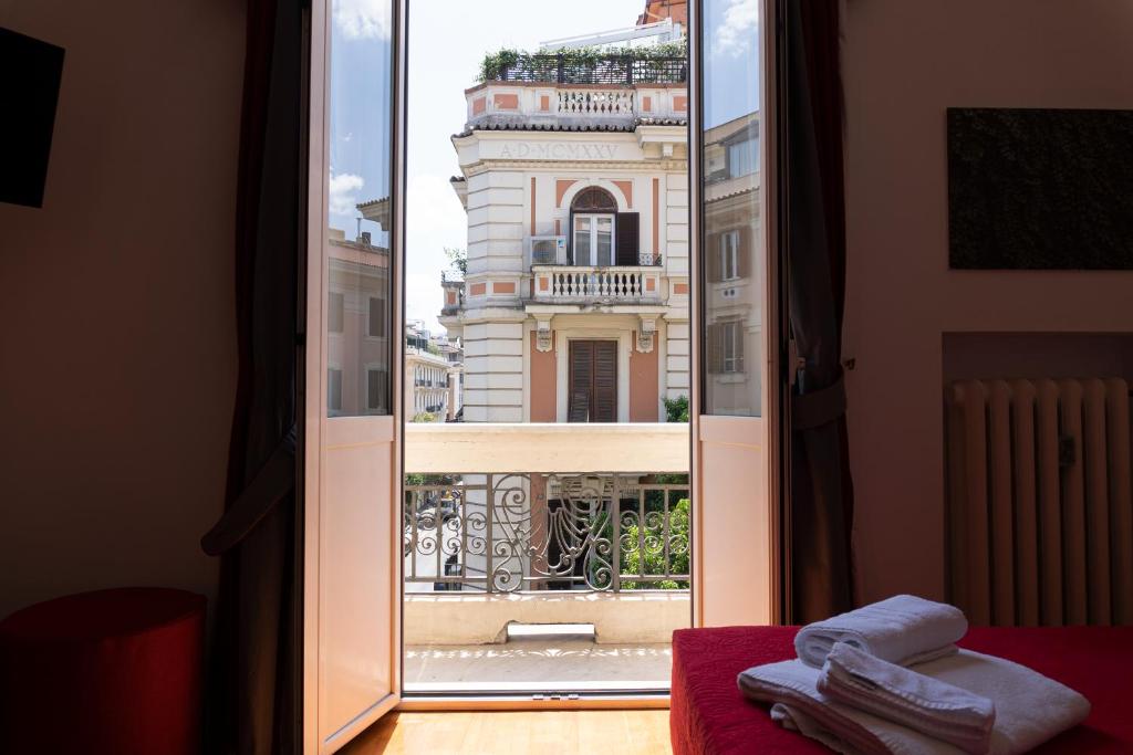 A bed or beds in a room at Residenza Romana