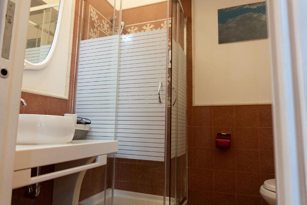 A bathroom at Residenza Romana