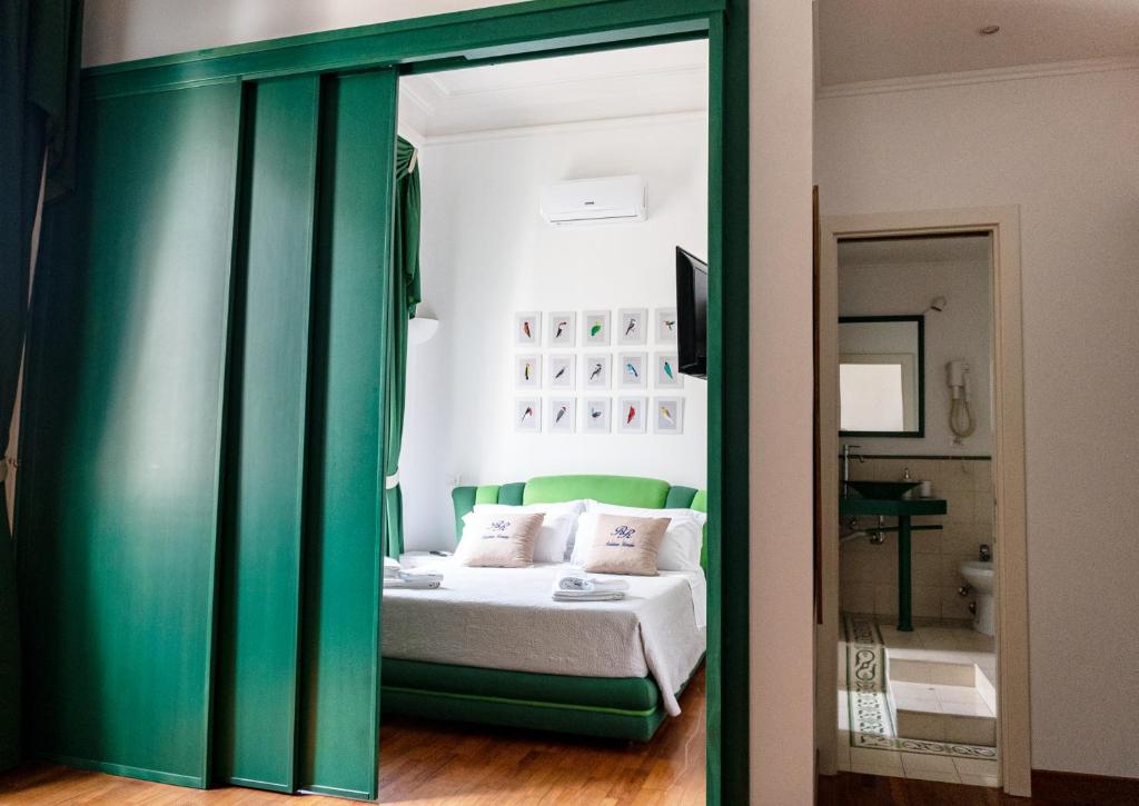 A bed or beds in a room at Residenza Romana