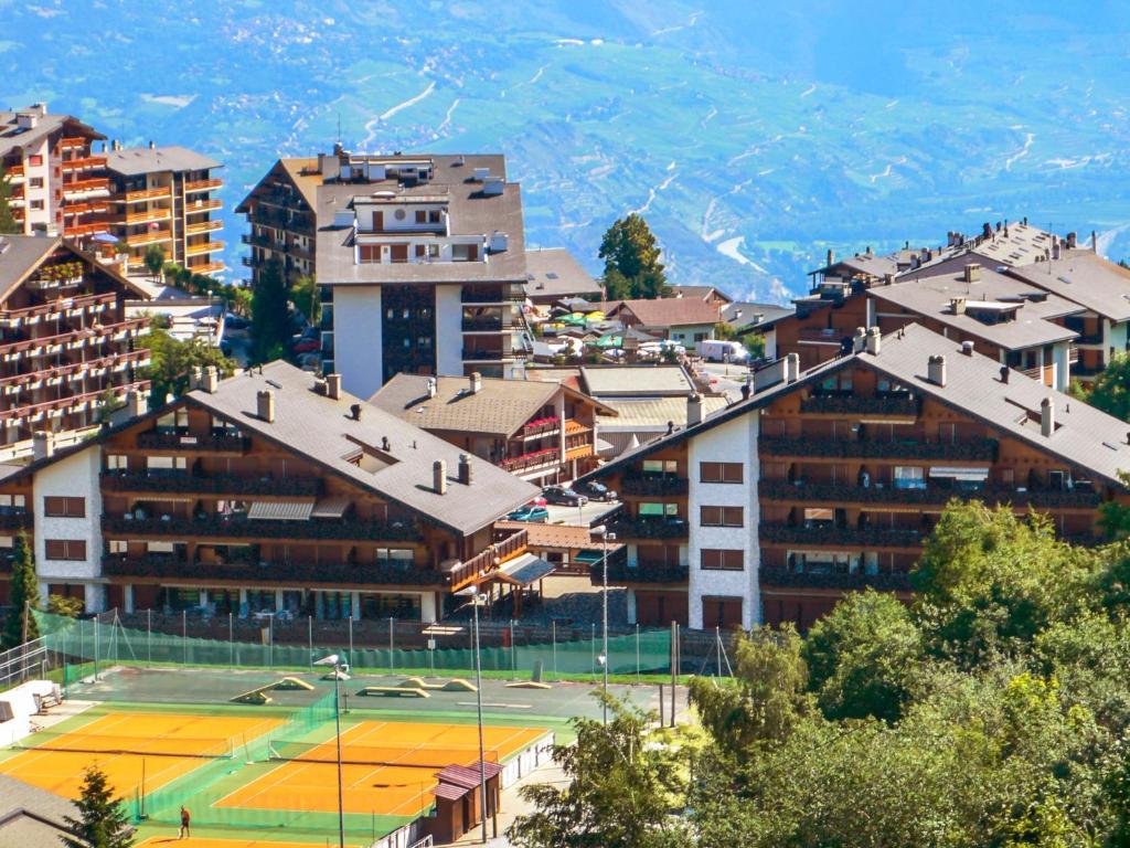 Tenis a/nebo squash v ubytování Apartment Lake Placid B5 by Interhome nebo okolí
