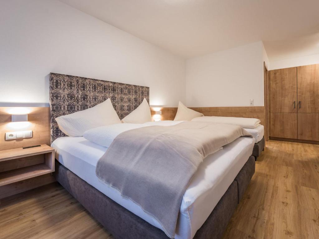 Postel nebo postele na pokoji v ubytování Apartment Montec Apart 2 by Interhome