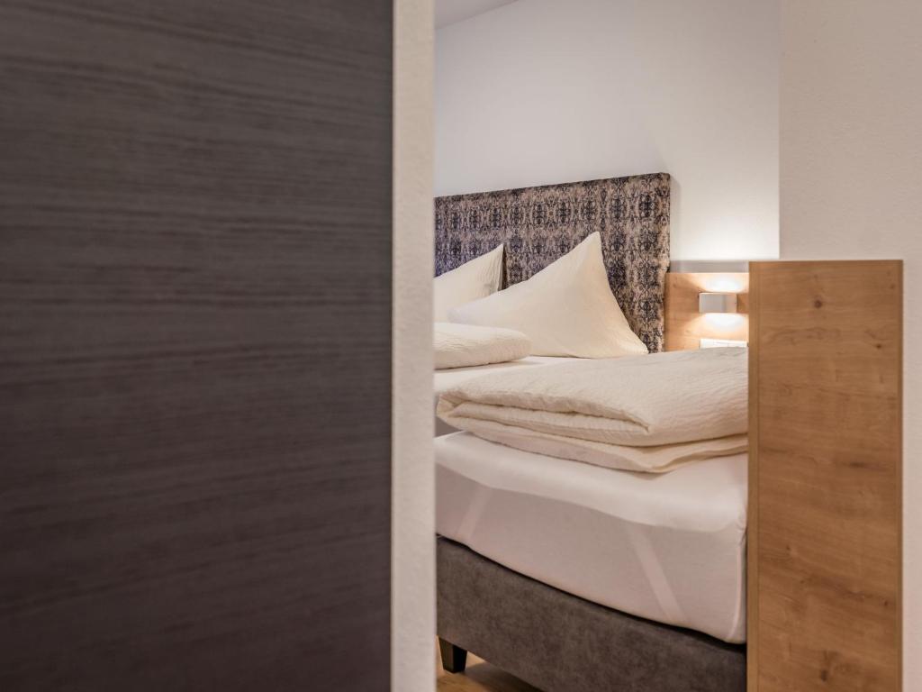 Postel nebo postele na pokoji v ubytování Apartment Montec Apart 2 by Interhome