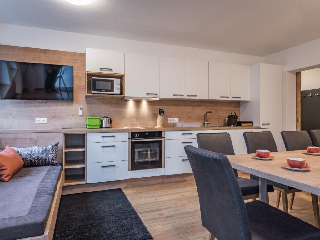 Kuchyň nebo kuchyňský kout v ubytování Apartment Montec Apart 2 by Interhome