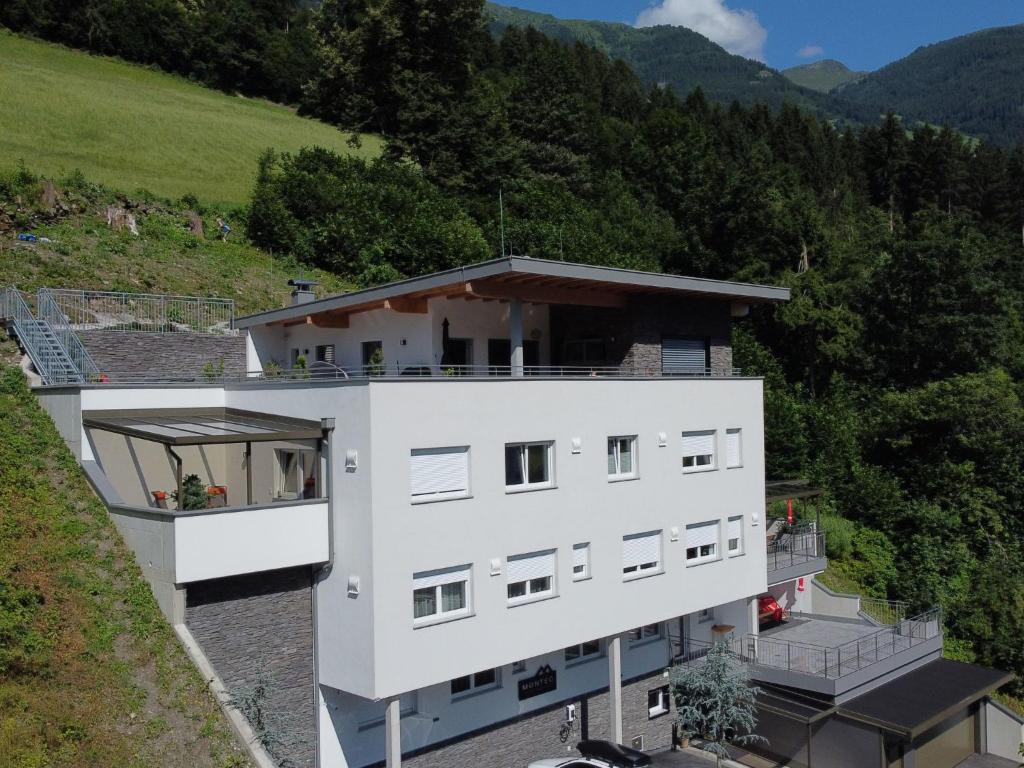 Nespecifikovaný výhled na hory nebo výhled na hory při pohledu z apartmánu
