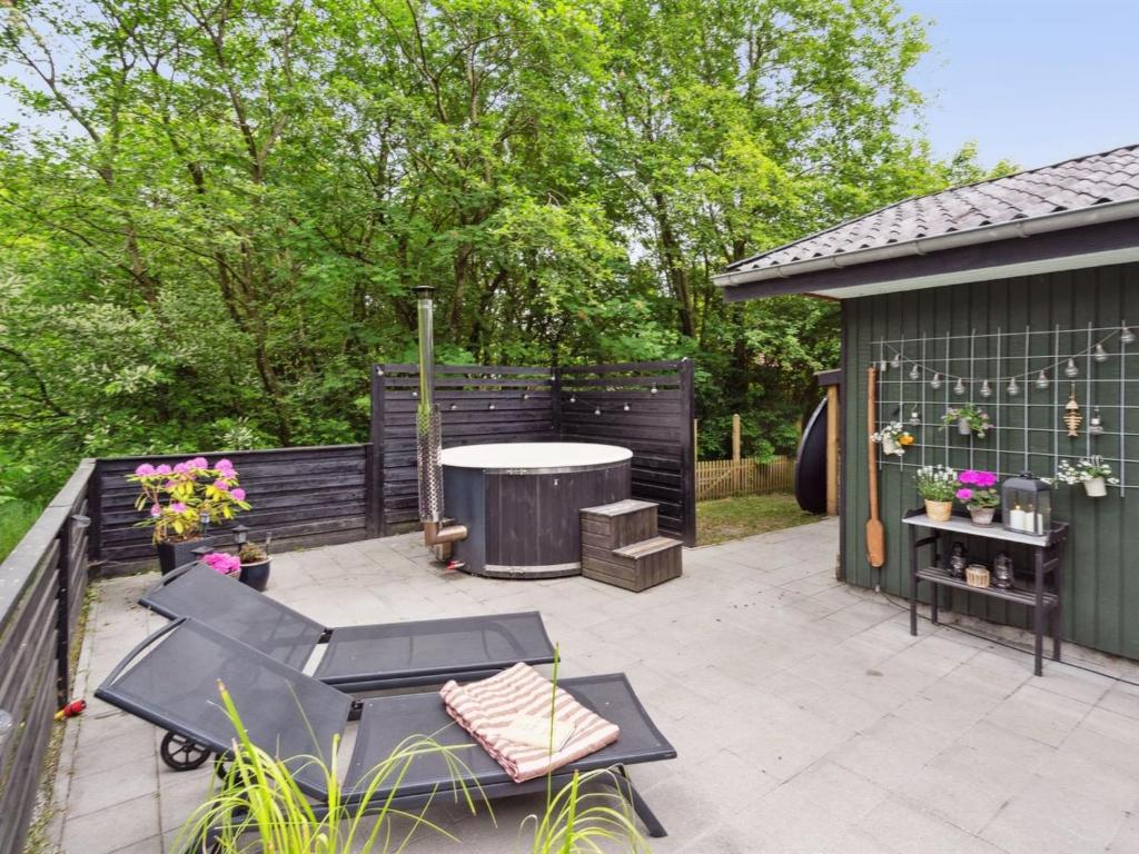 Zahrada ubytování Holiday Home Nyalle - 30km from the sea by Interhome