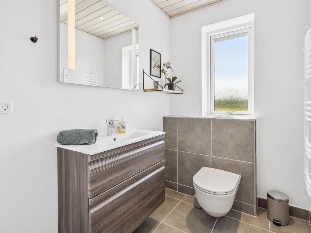 Koupelna v ubytování Holiday Home Ika - 450m from the sea by Interhome