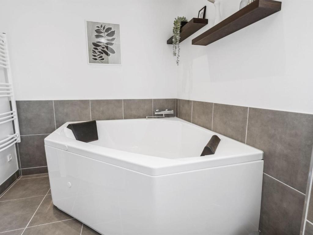 Koupelna v ubytování Holiday Home Ika - 450m from the sea by Interhome