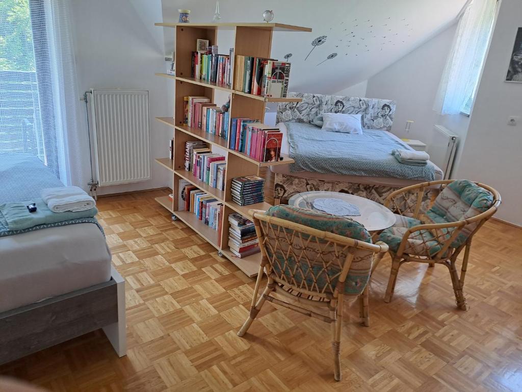 Postel nebo postele na pokoji v ubytování Apartma Juteršek