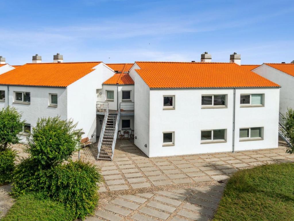 una imagen de una casa con techos naranjas en Apartment Geert - 25m from the sea in Djursland and Mols by Interhome, en Ebeltoft