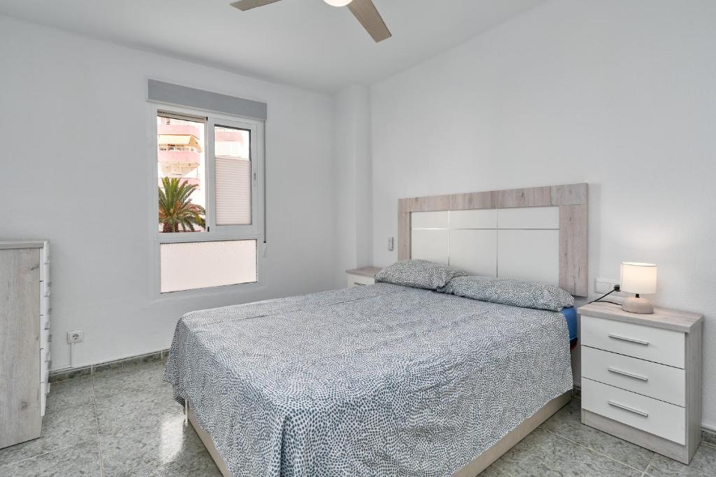 Postel nebo postele na pokoji v ubytování Apartamento Familiar Torrox A65