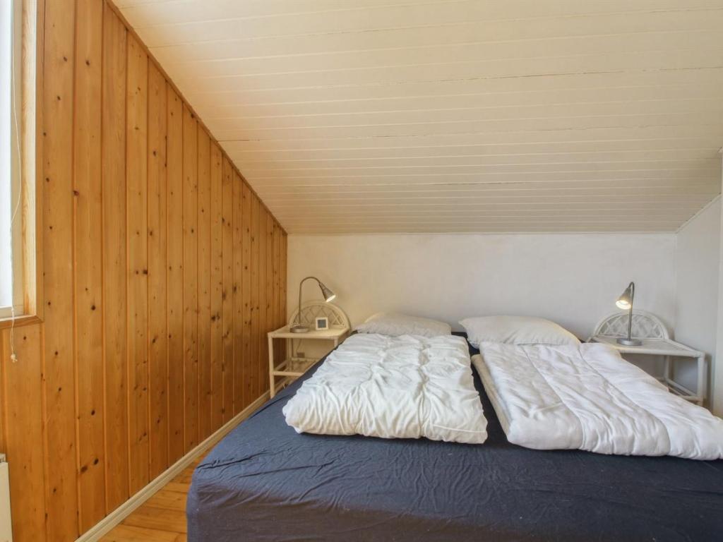Postel nebo postele na pokoji v ubytování Holiday Home Frellef - 491m from the sea by Interhome