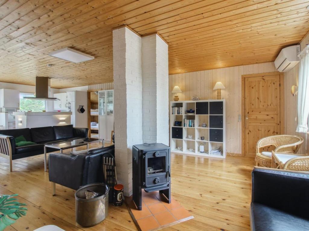 Posezení v ubytování Holiday Home Frellef - 491m from the sea by Interhome
