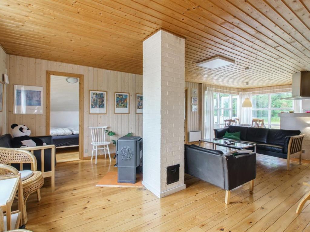 Posezení v ubytování Holiday Home Frellef - 491m from the sea by Interhome