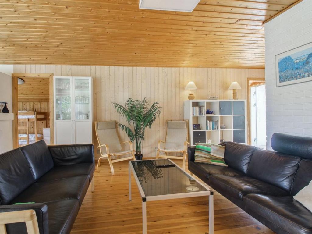 Posezení v ubytování Holiday Home Frellef - 491m from the sea by Interhome