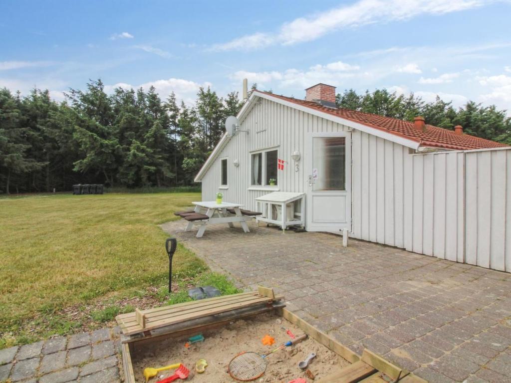 Zahrada ubytování Holiday Home Frellef - 491m from the sea by Interhome
