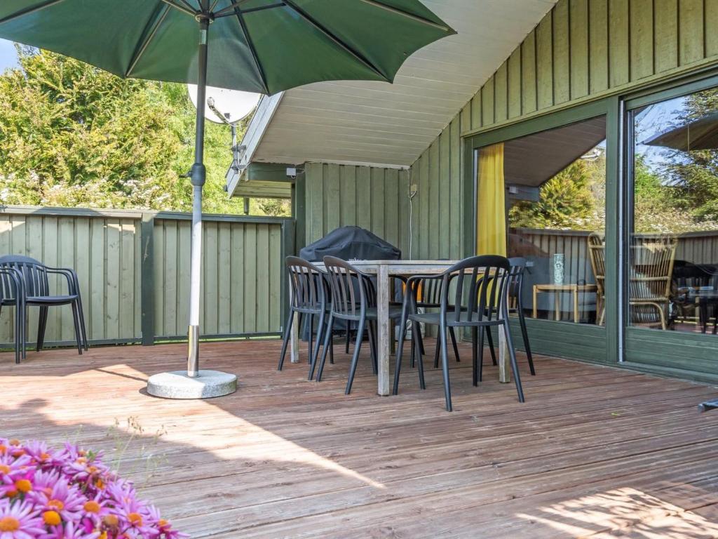 Patio nebo venkovní prostory v ubytování Holiday Home Winter - 500m from the sea by Interhome