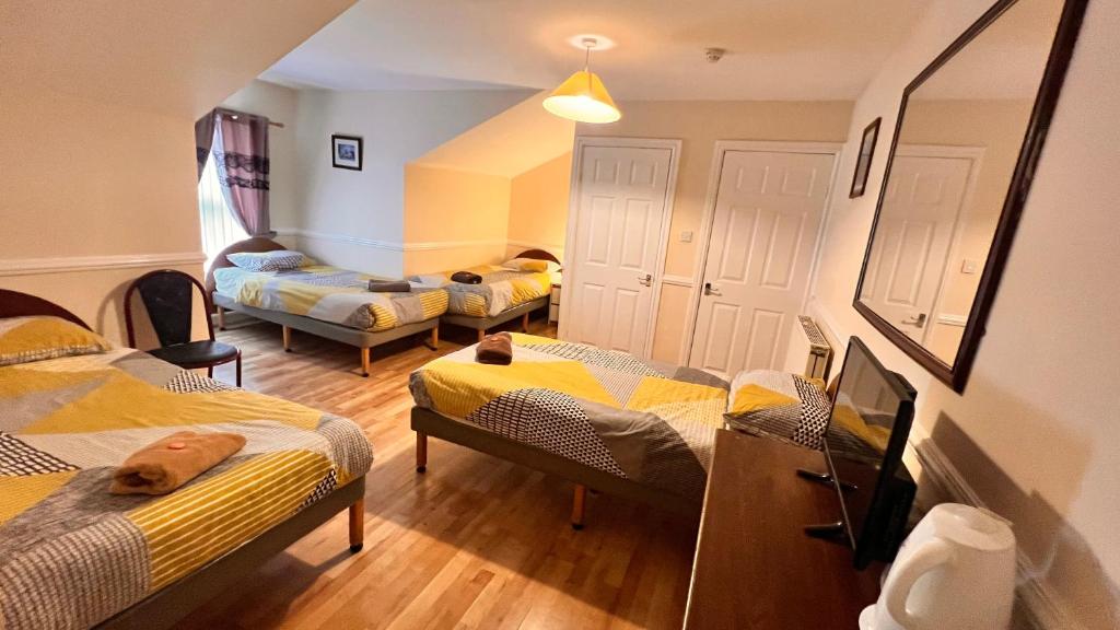 Castle Lodge Guest House 86-88 Sheil Rd L6 3AF - Familiekamer (4 Volwassenen)