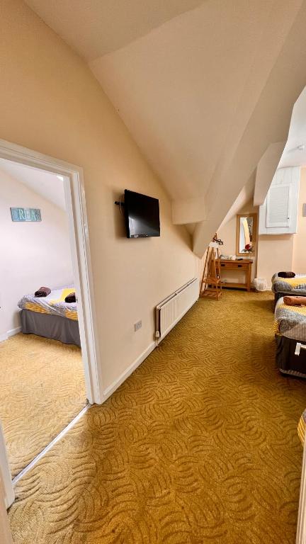 Castle Lodge Guest House 86-88 Sheil Rd L6 3AF - Tweepersoonskamer Met Extra Bed